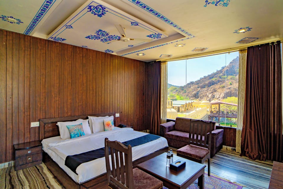 Tree House Chalet | Individually furnished, free WiFi, bed sheets