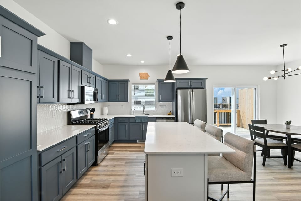 Townhome, 3 Bedrooms | Private kitchen | Fridge, oven, coffee/tea maker, toaster