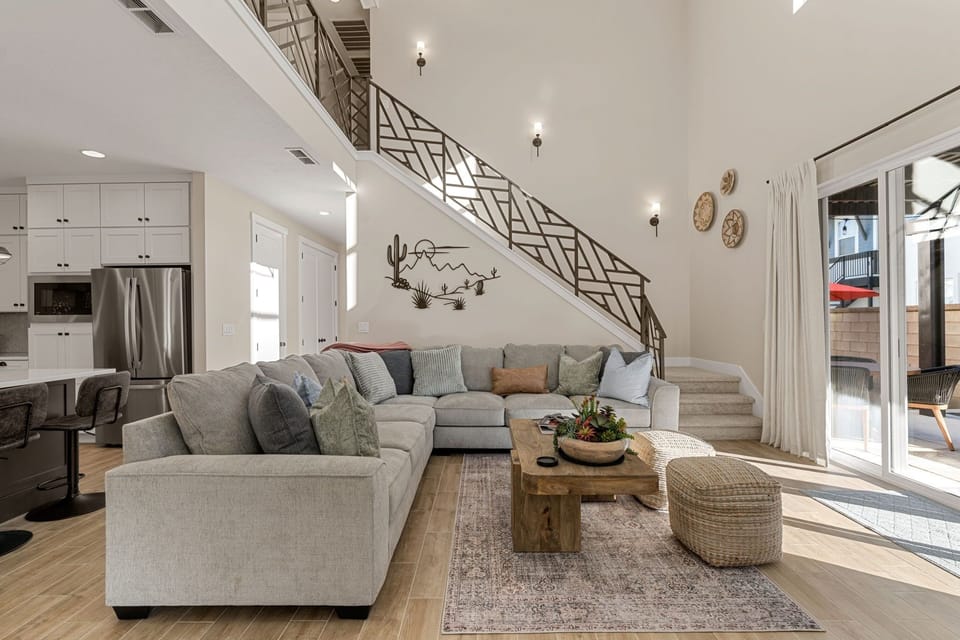 House, 6 Bedrooms | Living area | Smart TV