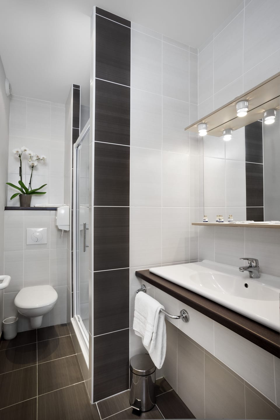 Comfort Double Room | Bathroom | Free toiletries, hair dryer, towels, soap