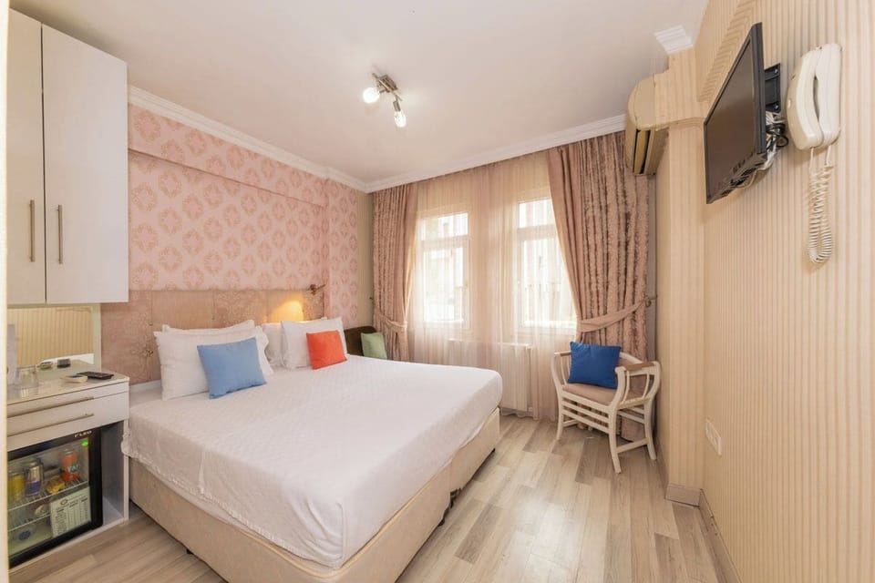 Double or Twin Room, City View | Soundproofing, free WiFi