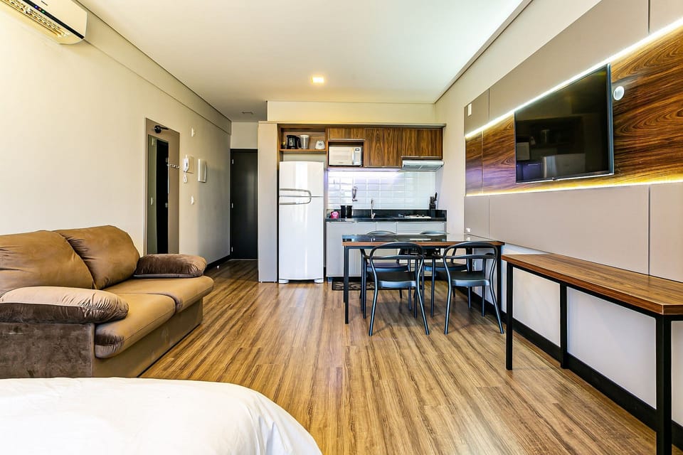 Basic Studio | Living area | TV