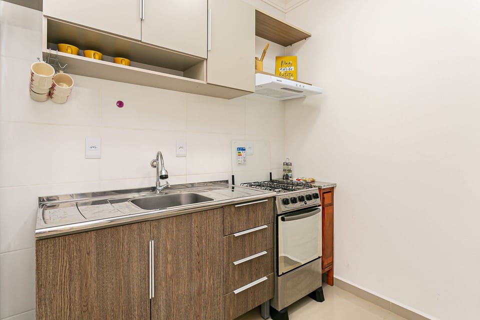 Basic Apartment | Private kitchen | Electric kettle, cookware/dishes/utensils