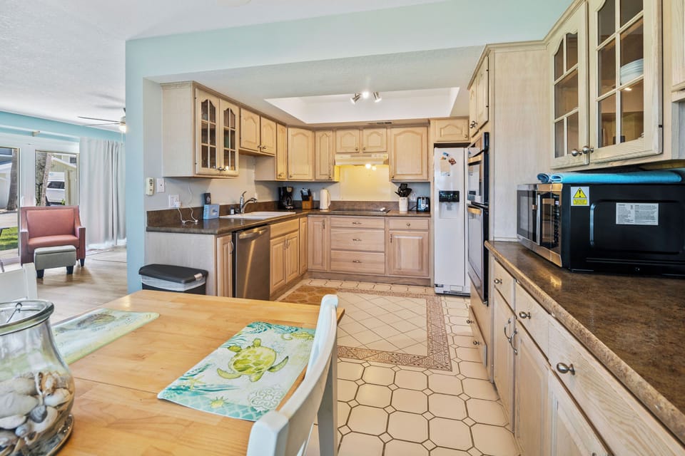 House, Multiple Beds, Balcony, Ocean View (Oceanside Village C1) | Private kitchen | Dining tables