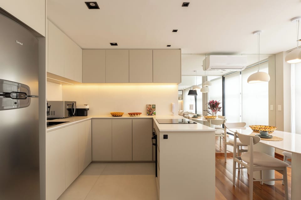 Deluxe Apartment, City View | Private kitchen | Electric kettle