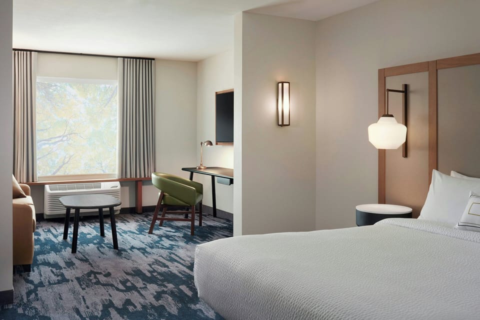 Down comforters, in-room safe, desk, laptop workspace