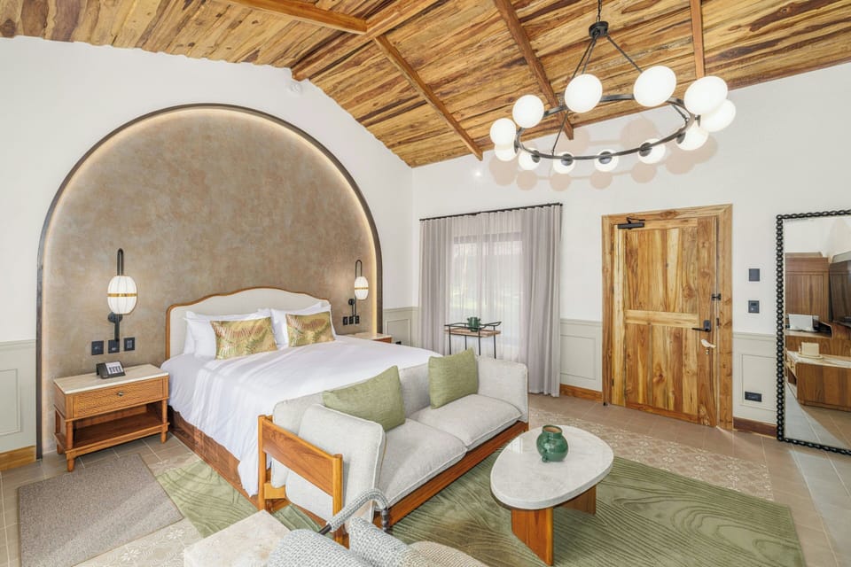 Honeymoon Suite, 1 Bedroom, Mountain View | Hypo-allergenic bedding available, cribs (surcharge), WiFi (free)