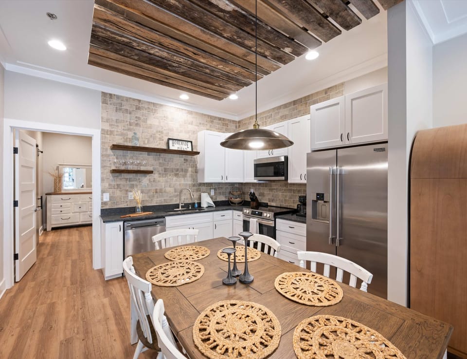 Condo, Multiple Beds, Patio, Garden View (Carters Court Grand Escape) | Dining