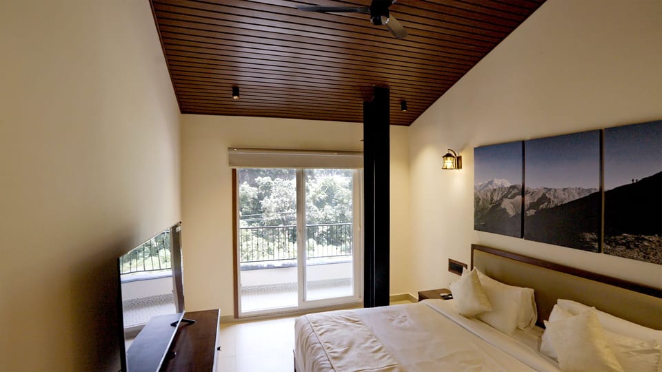 Deluxe Double Room, Balcony | In-room safe, iron/ironing board, free WiFi