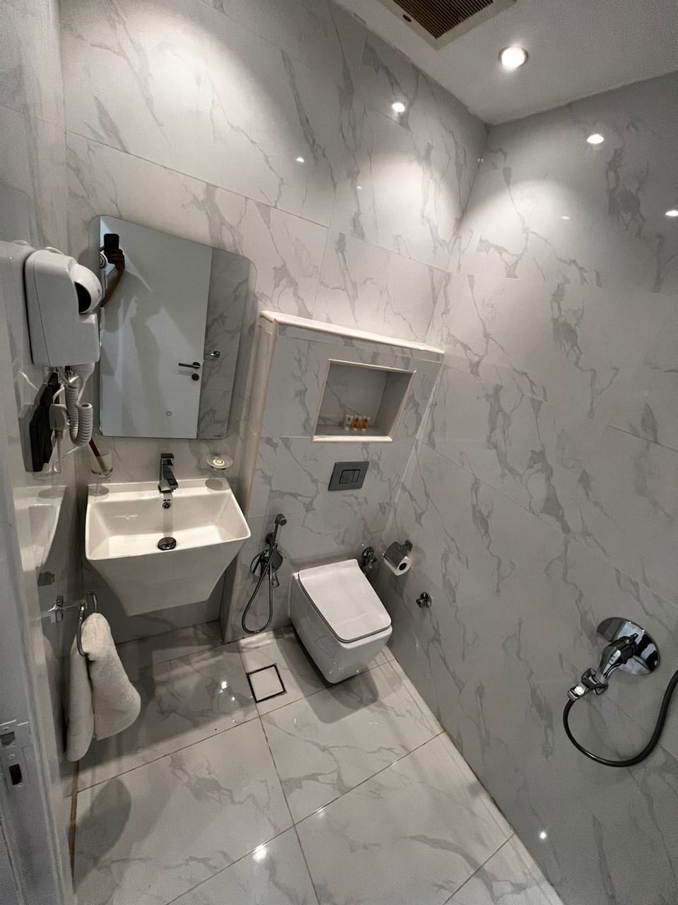 Comfort Studio | Bathroom | Slippers