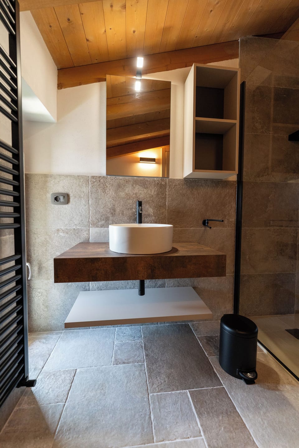 Superior Double or Twin Room, 1 Bedroom, Air conditioning, Garden View | Bathroom | Shower, rainfall showerhead, hair dryer, bidet