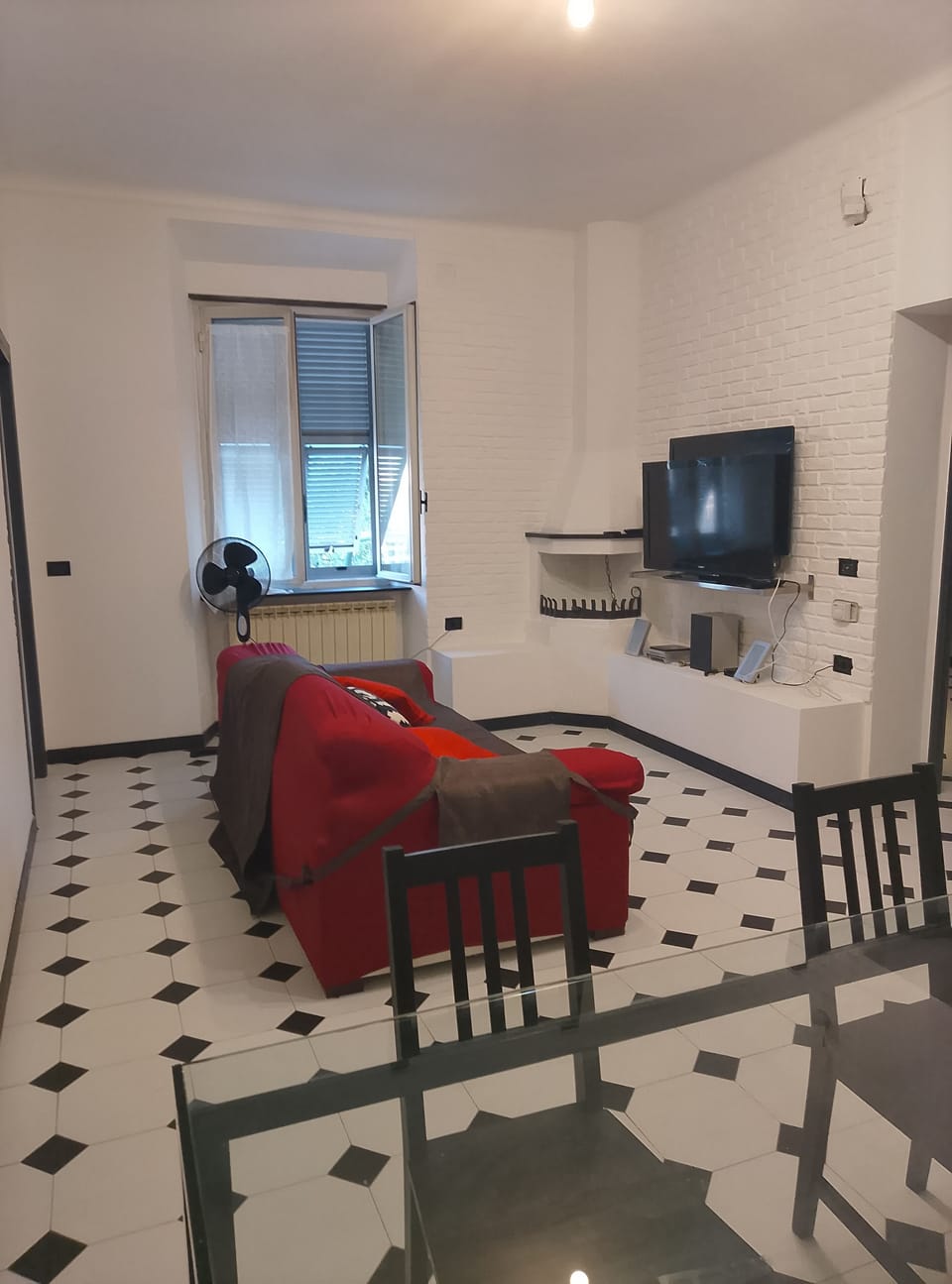Apartment, 3 Bedrooms, Accessible, Fireplace | Living room | Books