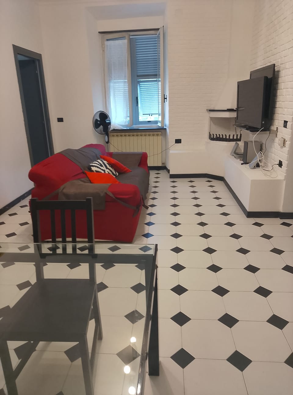 Apartment, 3 Bedrooms, Accessible, Fireplace | Living room | Books