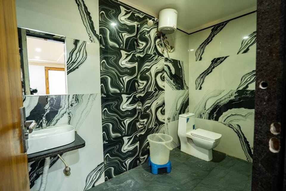Shower, towels, soap, shampoo