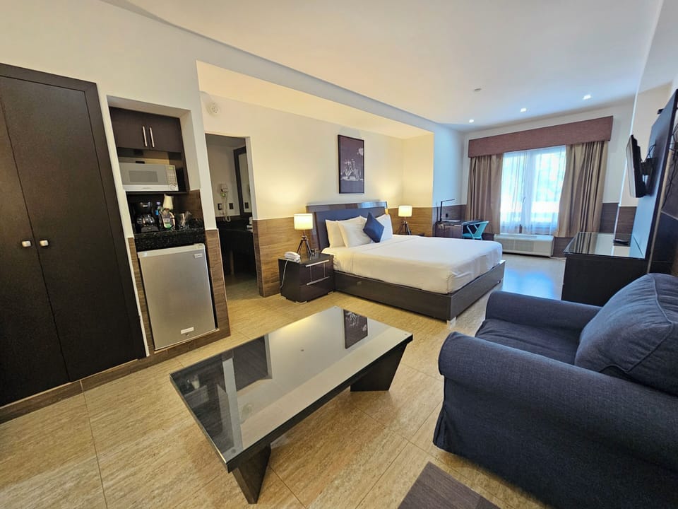 Junior Studio Suite | Premium bedding, in-room safe, desk, iron/ironing board