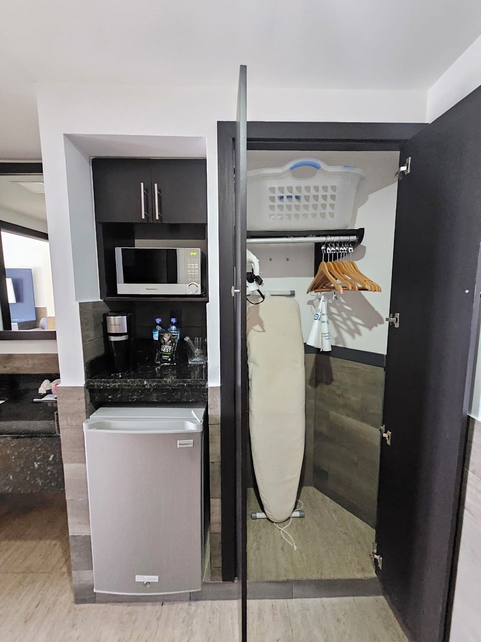 Junior Studio Suite | Wardrobe