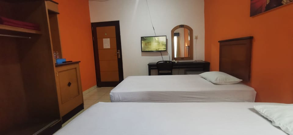Deluxe Twin Room | Desk, WiFi (free), bed sheets