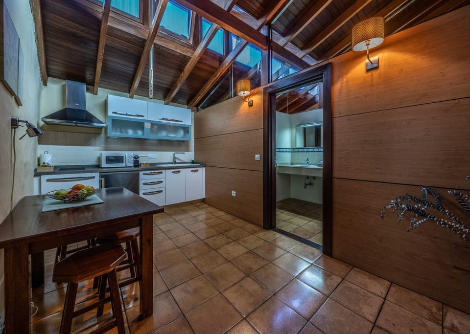 Deluxe Apartment, Patio, Garden View | Private kitchen