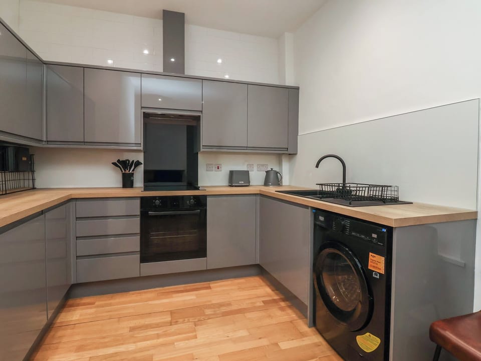 Fridge, toaster, cookware/dishes/utensils