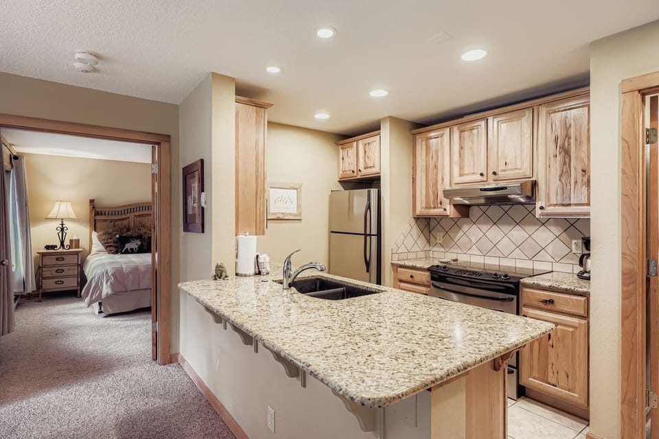 Condo, 1 Bedroom | Private kitchen | Coffee/tea maker, fridge, oven, toaster