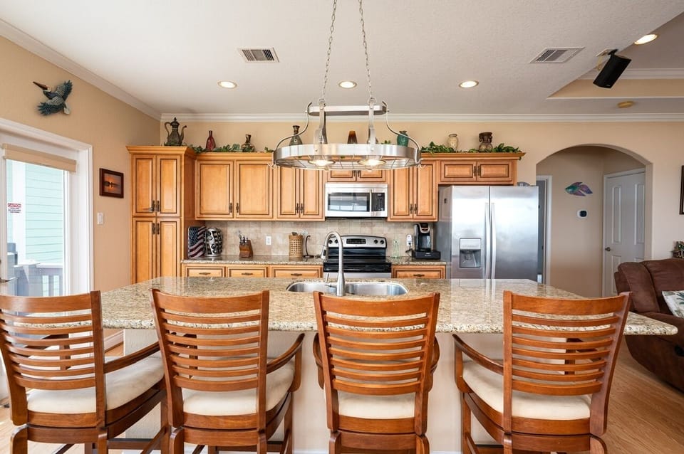 House, 6 Bedrooms | Private kitchen | Fridge, coffee/tea maker, toaster
