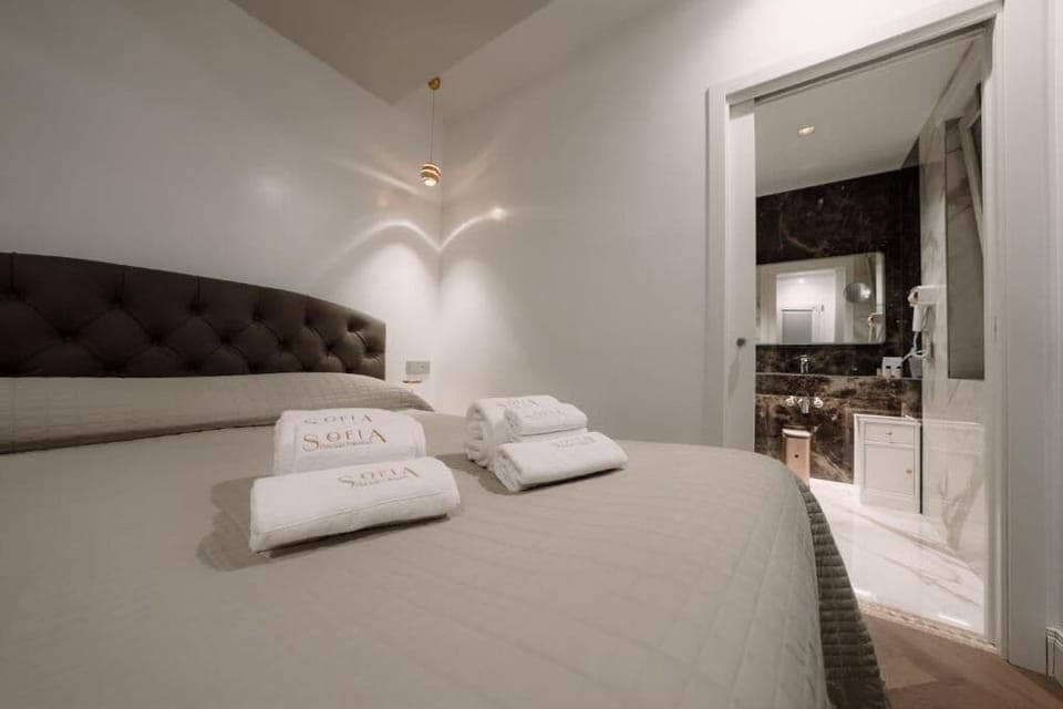 Comfort Double Room, Balcony, Courtyard View | In-room safe, blackout drapes, soundproofing