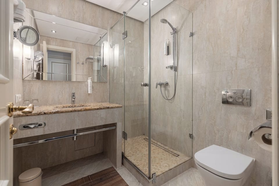 Deluxe Double Room | Bathroom