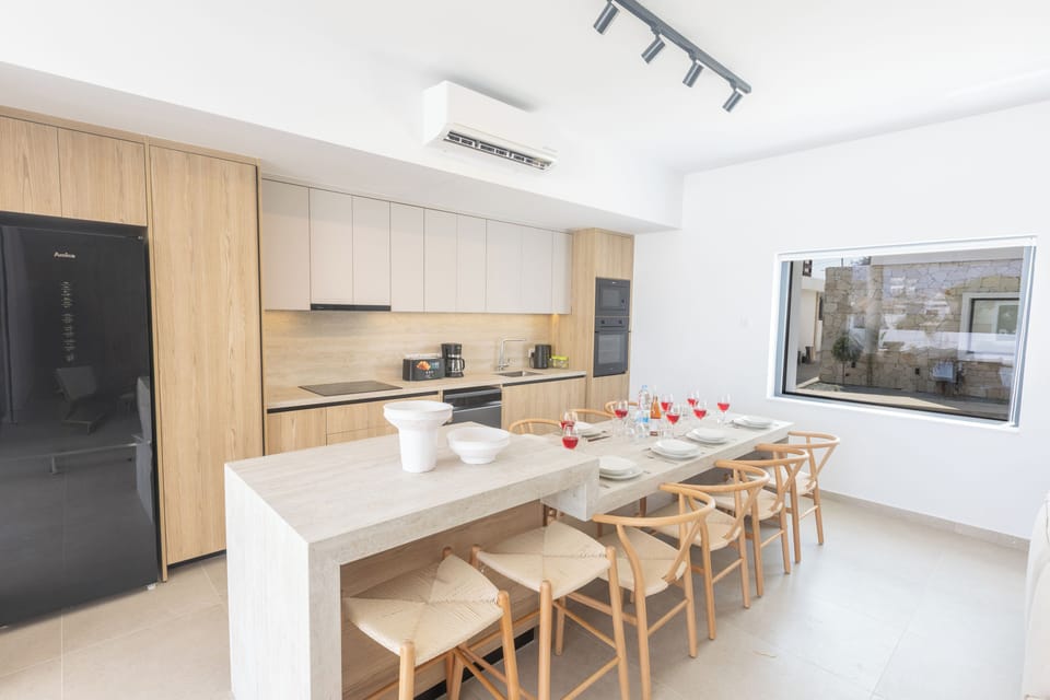 Villa, 5 Bedrooms, Private Pool, Garden View | Dining room