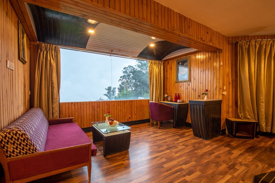 Suite | Desk, blackout drapes, bed sheets