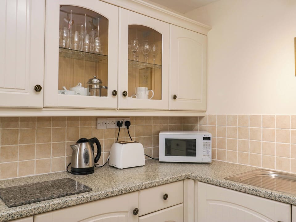 Dishwasher, cookware/dishes/utensils