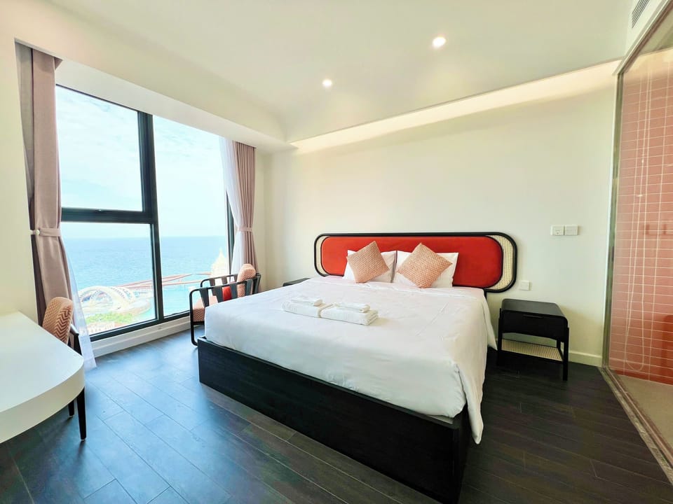 Family Apartment | Minibar, desk, laptop workspace, soundproofing