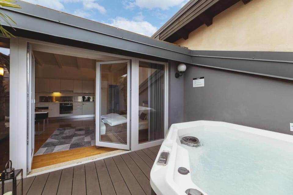 Studio, Hot Tub, City View | Terrace/patio