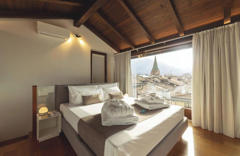 Junior Suite Deluxe | Desk, laptop workspace, free WiFi