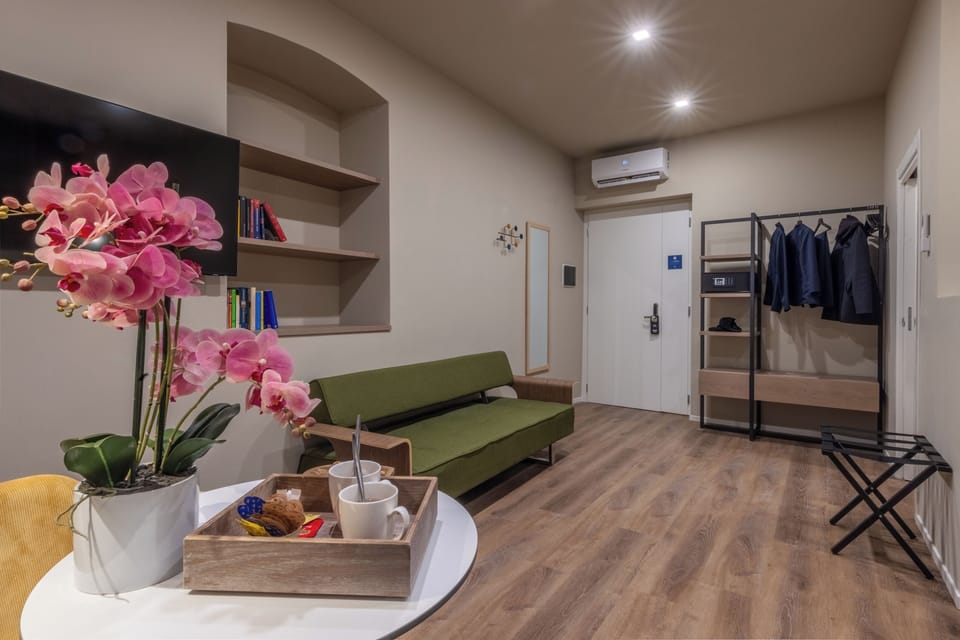 Deluxe Room | Desk, laptop workspace, soundproofing, free WiFi