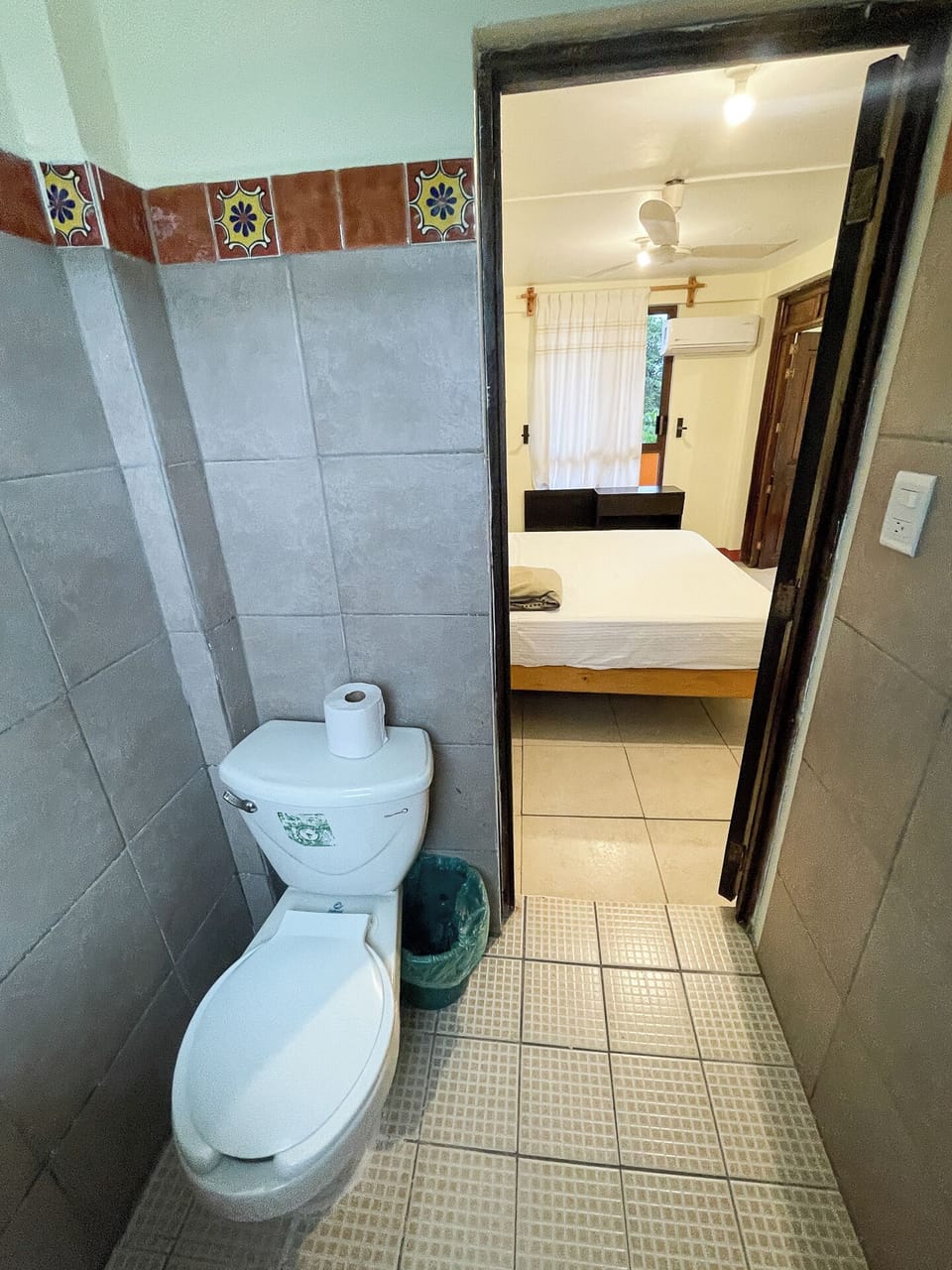 Basic Double Room, 1 King Bed, Non Smoking | Bathroom