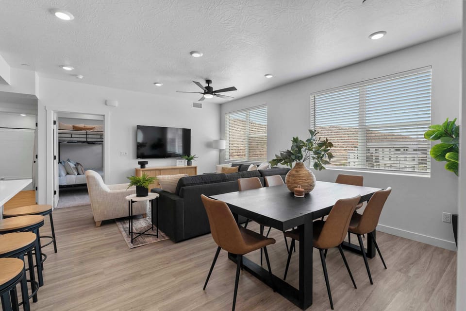 Condo, Multiple Beds, Kitchen, Mountain View (Terra Vista) | Dining