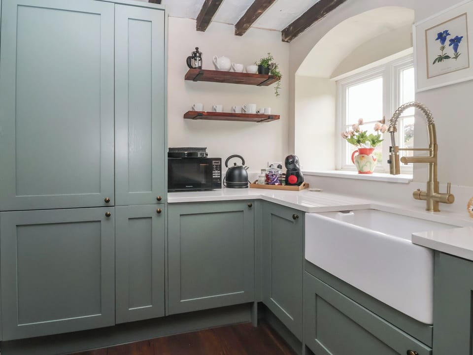 Dishwasher, cookware/dishes/utensils