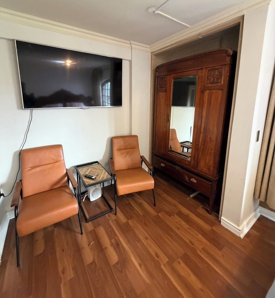 Comfort Apartment, 1 King Bed, Private Bathroom, City View | Free WiFi