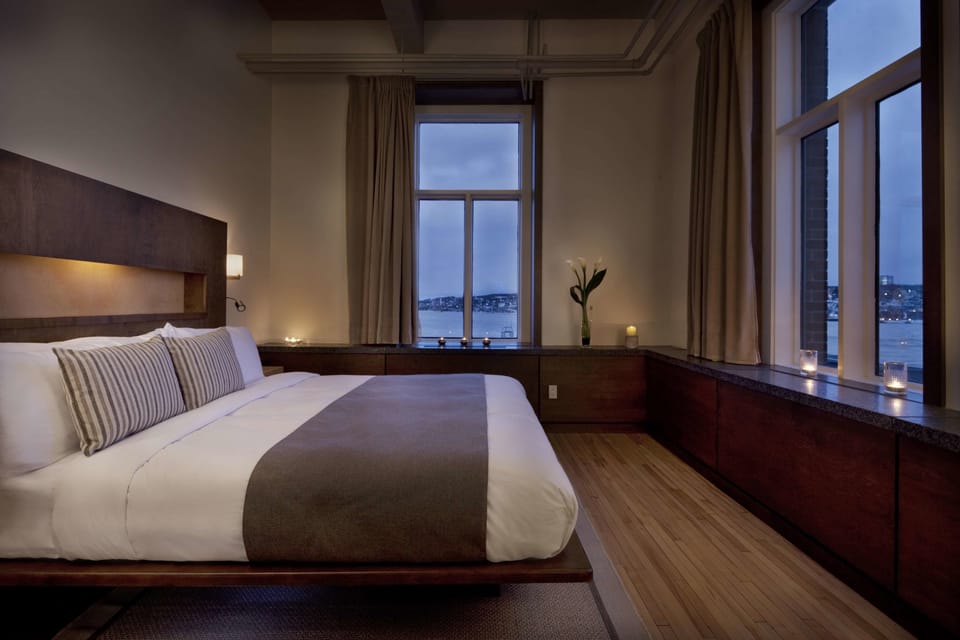 Egyptian cotton sheets, premium bedding, down comforters, pillowtop beds