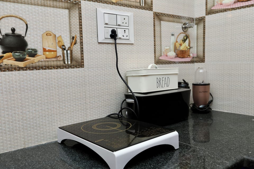 Family Villa | Private kitchen | Full-size fridge, rice cooker, mixer, cookware/dishes/utensils
