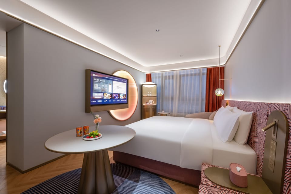 Deluxe Room | Premium bedding, down comforters, Tempur-Pedic beds