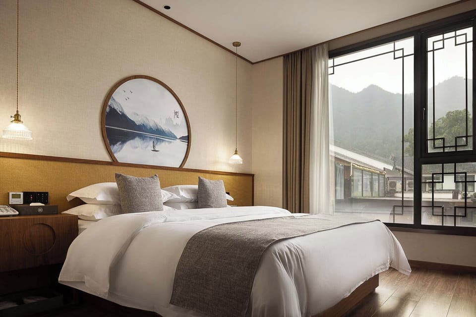 Standard Twin Room, Partial Lake View | Soundproofing, free WiFi, bed sheets