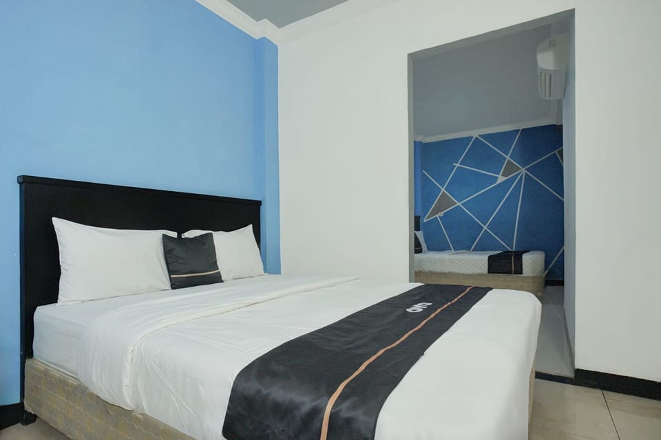 Family Suite | Desk, WiFi (free), bed sheets