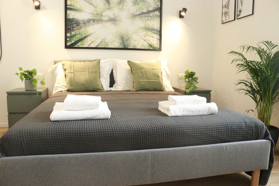 Classic Double Room | In-room safe, soundproofing, iron/ironing board, free WiFi