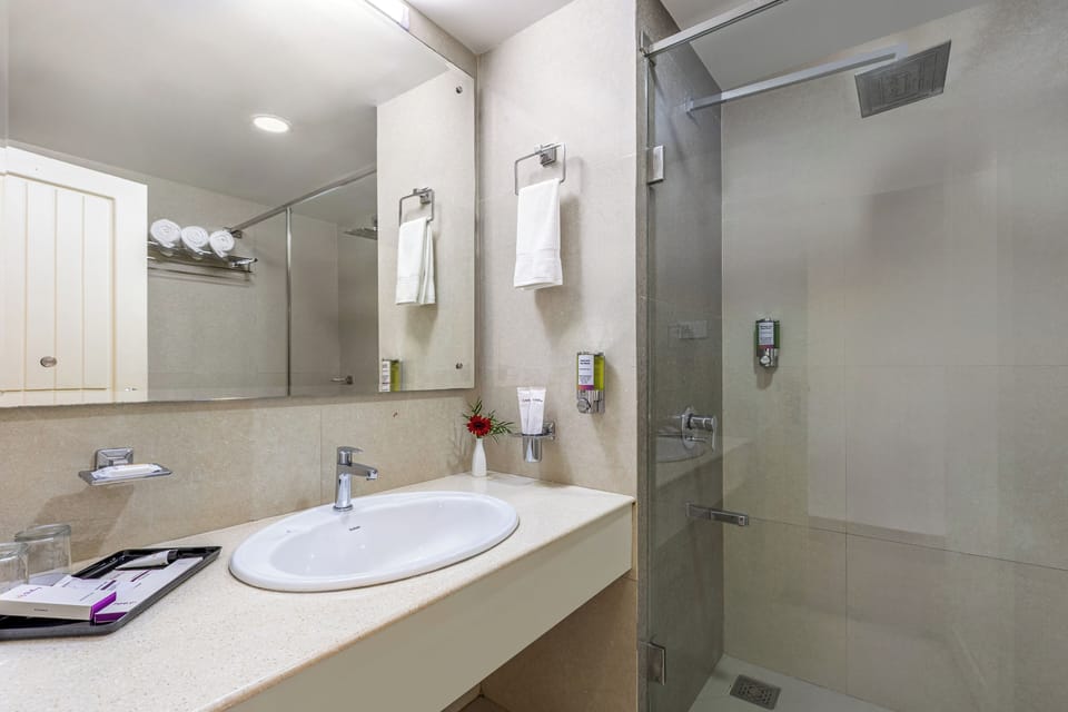 Classic Twin Room, City View | Bathroom | Hair dryer, towels, soap, shampoo