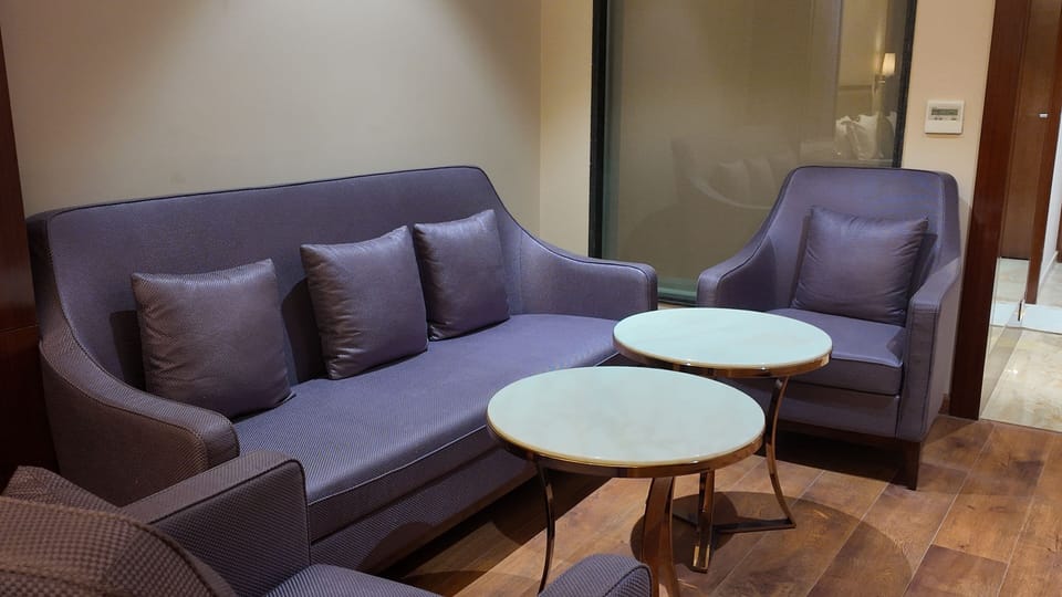 Classic Suite | Living area