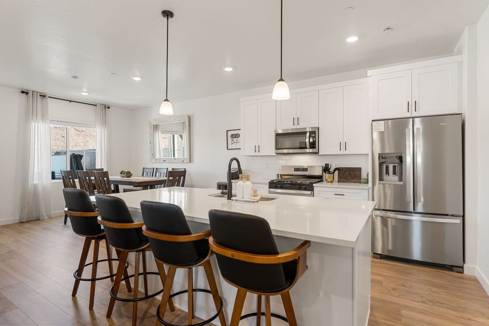 Townhome, 4 Bedrooms | Private kitchen | Fridge, oven, coffee/tea maker, toaster
