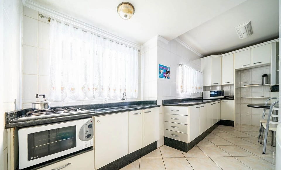 Basic Apartment | Private kitchen | Cookware/dishes/utensils