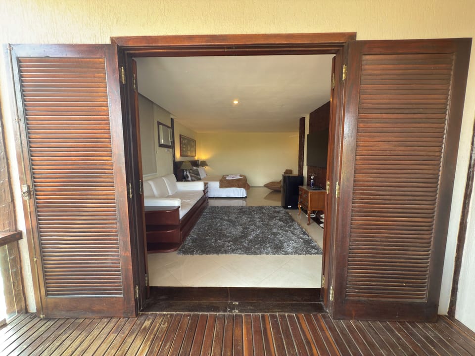 Deluxe Suite, Sea View | Individually decorated, individually furnished, free WiFi
