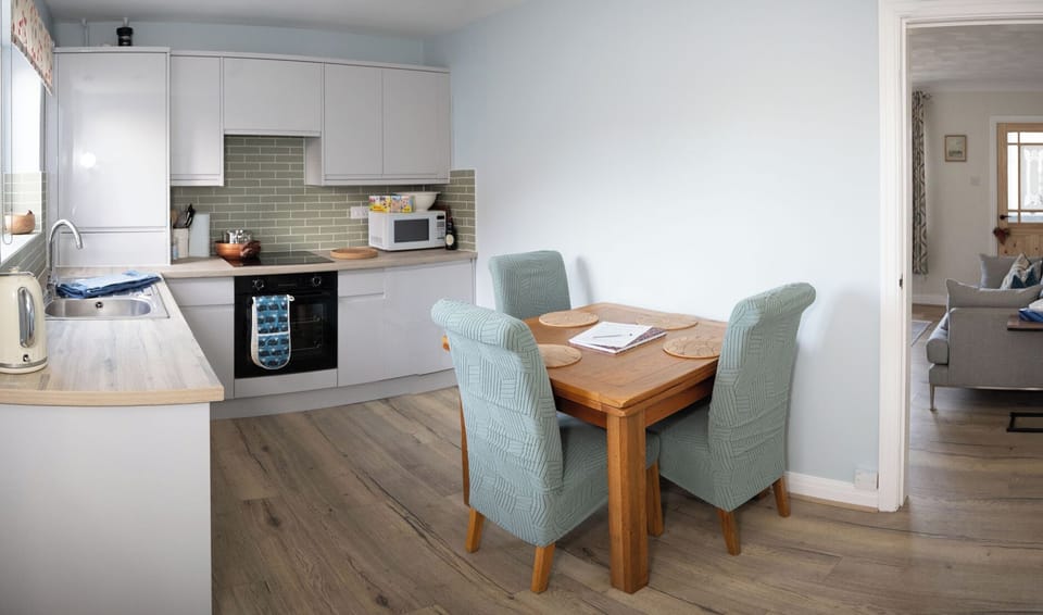 Cottage | Private kitchen | Cookware/dishes/utensils